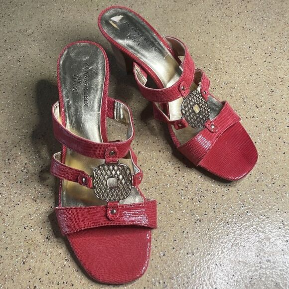Anne Klein iFlex red lizard embossed sueded leather wood heel comfort sandals - Picture 8 of 16